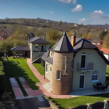 Aria Lux فردنيك