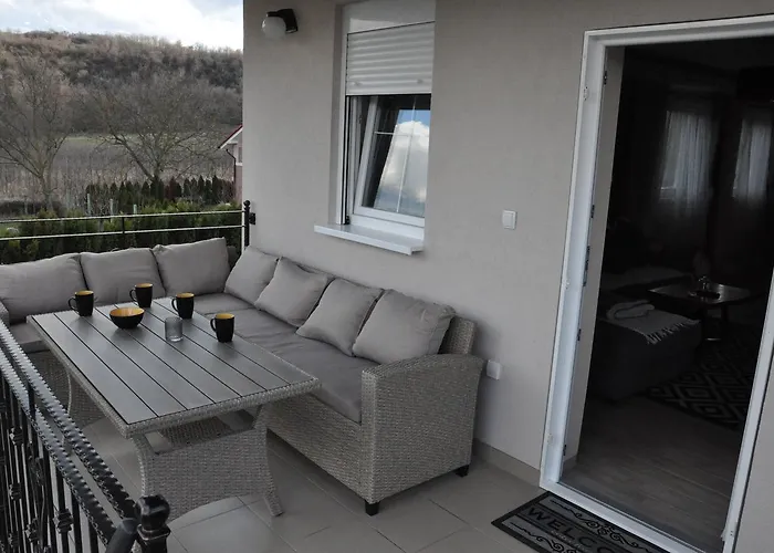 Aria Lux アパート *